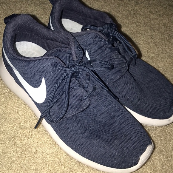 womens navy tennis shoes